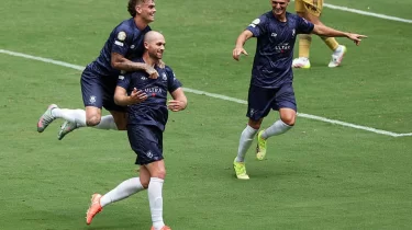 Дене шынықтыру пәнінің мұғалімі "Окленд" үшін гол соғып, клубқа $1 млн сыйақы алып берді (ВИДЕО)