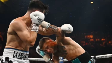 Әлемнің экс-чемпионы америкалықты нокаутпен жеңді (ВИДЕО)