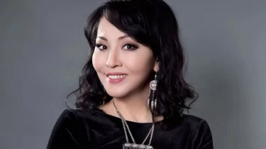 Айгүл Иманбаева ұлы, келіні мен немересіне арнап дүркіретіп той жасады (ВИДЕО)