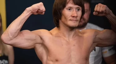 Жалған салмақ пен дуэль: Жалғас Жұмағұлов Бено Адамиямен көз арбасты (ВИДЕО)