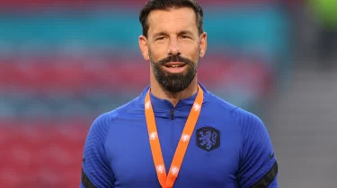 Аты шулы қоштасу: Ван Нистелрой «Лестерден» не үшін кетті?