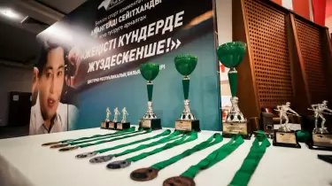 "Жеңісті күндерде жүздескенше!" - Алматыда Амангелді Сейітханның құрметіне бильярдтан турнир өтті (ВИДЕО)