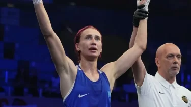 Виктория Графеева жапониялық боксшыны аяусыз жеңіп, ширек финалға шықты (ВИДЕО)