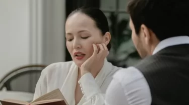 "Қазақ Джоли мен Брэд": Кәмшат Жолдыбаева мен жұбайы ерекше фотосессия жариялады (ФОТО, ВИДЕО)