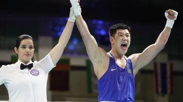 Қазақстандық әлем чемпионының жекпе-жегі айқын басымдықпен аяқталды (ВИДЕО)