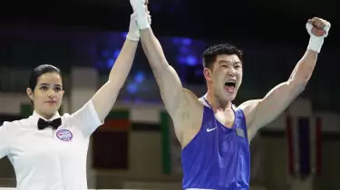 Қазақстандық әлем чемпионының жекпе-жегі айқын басымдықпен аяқталды (ВИДЕО)
