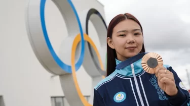 Қазақстанға Париж Олимпиадасының алғашқы медалін сыйлаған спортшы көлігін көрсетті (ВИДЕО)