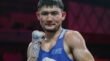 Курьер болып жұмыс істеген қазақ боксшысы әлемдік кубокта медаль жеңіп алды (ВИДЕО)