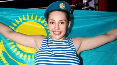 "Десантшылар – нағыз батыр!": Лукас мереке күні жауынгерлерге құрмет көрсетті (ФОТО)