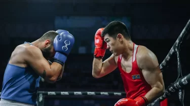 Нокдаун, үстемдік және финал. Бекзат Нұрдәулетов Астанада қарсыласын тас-талқан етті (ВИДЕО)