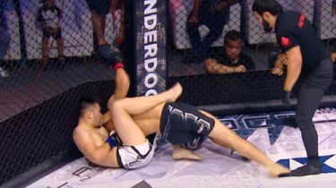 Қазақстандық файтер Ташкентте өзбек қарсыласын тұншықтырып жеңді (ВИДЕО)