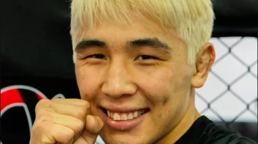 Жеңілмейтін қазақ – Қайсар Жауғашар қарсыласын нокаутпен құлатты (ВИДЕО)