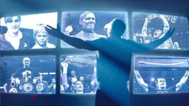 "Анашым, қарашы — мен ұша аламын": Александр Усик супер жекпе-жек қарсаңында анасын тебірентті