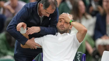 Уимблдондағы сәт. Әлемнің бірінші ракеткасы жарақат алған қарсыласын мазақтады ма? (ФОТО)