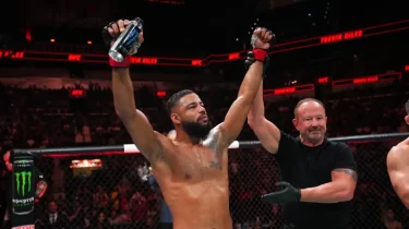 UFC төрт бірдей файтермен қош айтысты