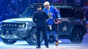 Александр Овечкинге NHL рекорды үшін көлік сыйға тартылды