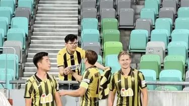 "Қайраттың" жалғыз жанкүйері Чехиядан арнайы ұшып келді (ВИДЕО)