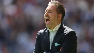 Ван Нистелройдың орнына белгісіз испаниялық маман келді