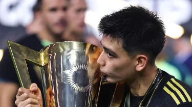 16 жастағы футболшы Ямаль мен Пелені артта қалдырды