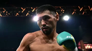 Бокс жұлдызына Жәнібек Әлімханұлымен жұдырықтасу ұсынылды