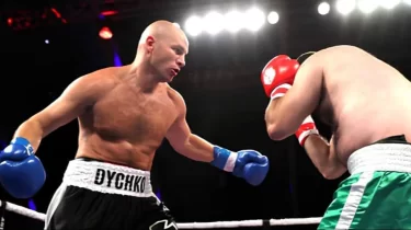 Суперауыр салмақтағы Дычко қарсыласын тоқтатты. АҚШ көрермендері есеңгіреп қалды (ВИДЕО)