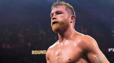 Жеңіліп көрмеген қазақ боксшы Канелоға қарсы шықпақ