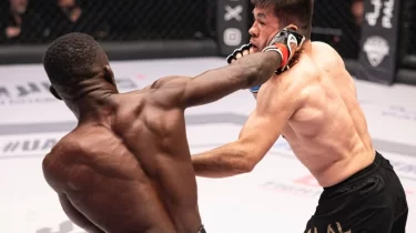 Жеңілістің ащы дәмін татпаған қазақстандық файтер тізе бүкті (ВИДЕО)