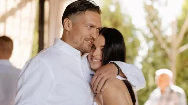 Александр Усиктің жары нәзік стилімен көпшілікті тамсандырды (ФОТО)