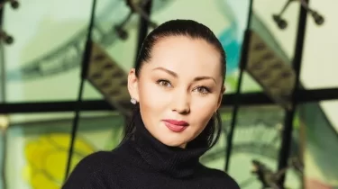 "Біреуі – анасына, екіншісі – әкесіне ұқсайды": Баян Алагөзованың қыздары жұртты сүйсіндірді (ФОТО)