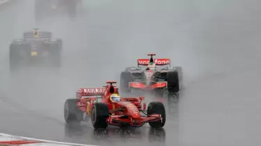 Неге F1 жауын кезінде жарысудан бас тартты? Бәрі жаңа ережеге байланысты