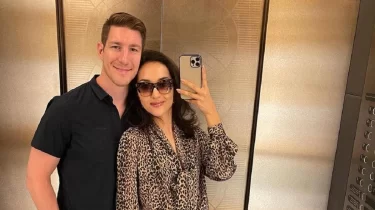 Қазақ қызына үйленген канадалық хоккейші Минск пен Астана туралы айтты (ВИДЕО)