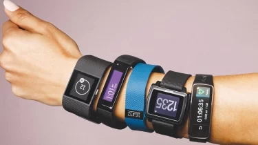 Фитнес-трекерлер: жолсерік пе, әлде жаттығуға кедергі ме?