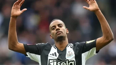 "Ньюкасл" Исакты ешқайда жібермейді! Трансферге арабтар араласты