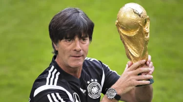 Әлем чемпионы Өзбекстан құрамасын жаттықтыру ұсынысына жауап берді