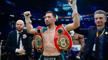 Жәнібек Әлімханұлы 3 чемпиондық белбеу үшін жекпе-жекке келісті