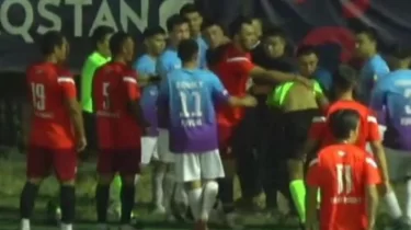 Төреші таяқ жеді. Шымкентте футбол матчы жаппай төбелеспен аяқталды (ВИДЕО)