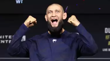 Дю Плесси мен Чимаев UFC 319 алдында жаппай қақтығысып қалды (ВИДЕО)