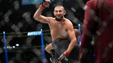 UFC 319: Хамзат Чимаев чемпиондық белбеуді тартып алды (ВИДЕО)