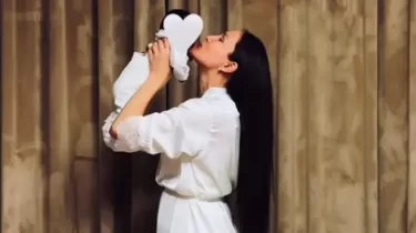 Жұлдыз Әбдукәрімова жүрек тебірентер видео жариялады