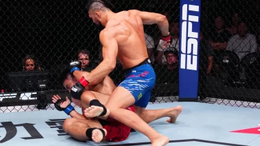 Джонни Уокер Шанхайда сенсация жасады: Миньян алғаш рет UFC-де жеңілді (ВИДЕО)