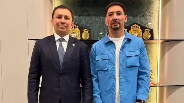 "Келесі қаһарман – сенсің, Қазақстан сен үшін оянады" - Головкин мен Әлімханұлының әсерлі кездесуі (ВИДЕО)