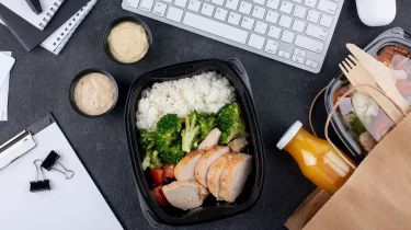 Жұмыста артық салмақ қоспай, қалай тамақтануға болады?