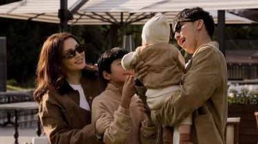 "Әкесінің аузынан түсіп қалған": Ерке Есмахан ұлын көрсетті (ФОТО)