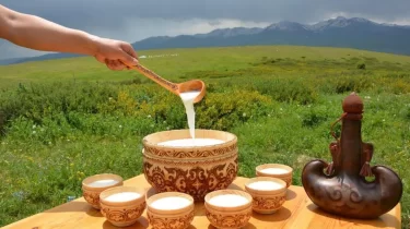 Жаттығудан кейін протеин емес, қымыз немесе шұбат ішіп көрдіңіз бе?