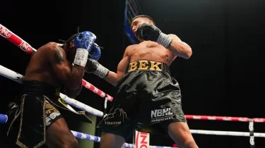 "Канело" командасындағы қазақстандық боксшы АҚШ-та нокаутпен жеңіске жетті