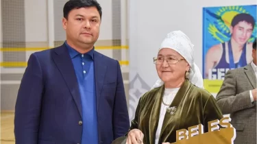 Бекзат Саттархановтың анасына пәтер кілті табысталды