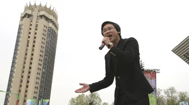 «Құттықтауларды күтемін»: Қайрат Нұртастың 11-сыныпта оқитын қызы жаңа көлігімен мақтанды