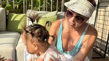 «Неткен ақылды қыздар!» – Баян Алагөзова бір жасар қыздарының жаңа видеосын жариялады