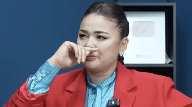 «Күйеуін әлі ұмытпаған»: Мөлдір Мұқанованың көз жасына толы сұхбаты елді ойландырды