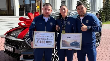 Қарағанды басшылығы Аида Әбікееваға 18,5 миллион теңгенің көлігін сыйлады